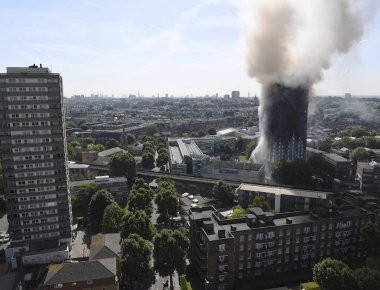 Grenfell Tower: Καρέ καρέ η προσπάθεια ενοίκου να σωθεί (φωτό, βίντεο)